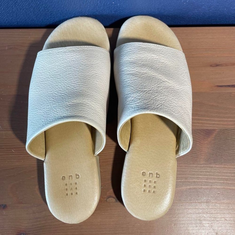 Que shoes sandals Beige